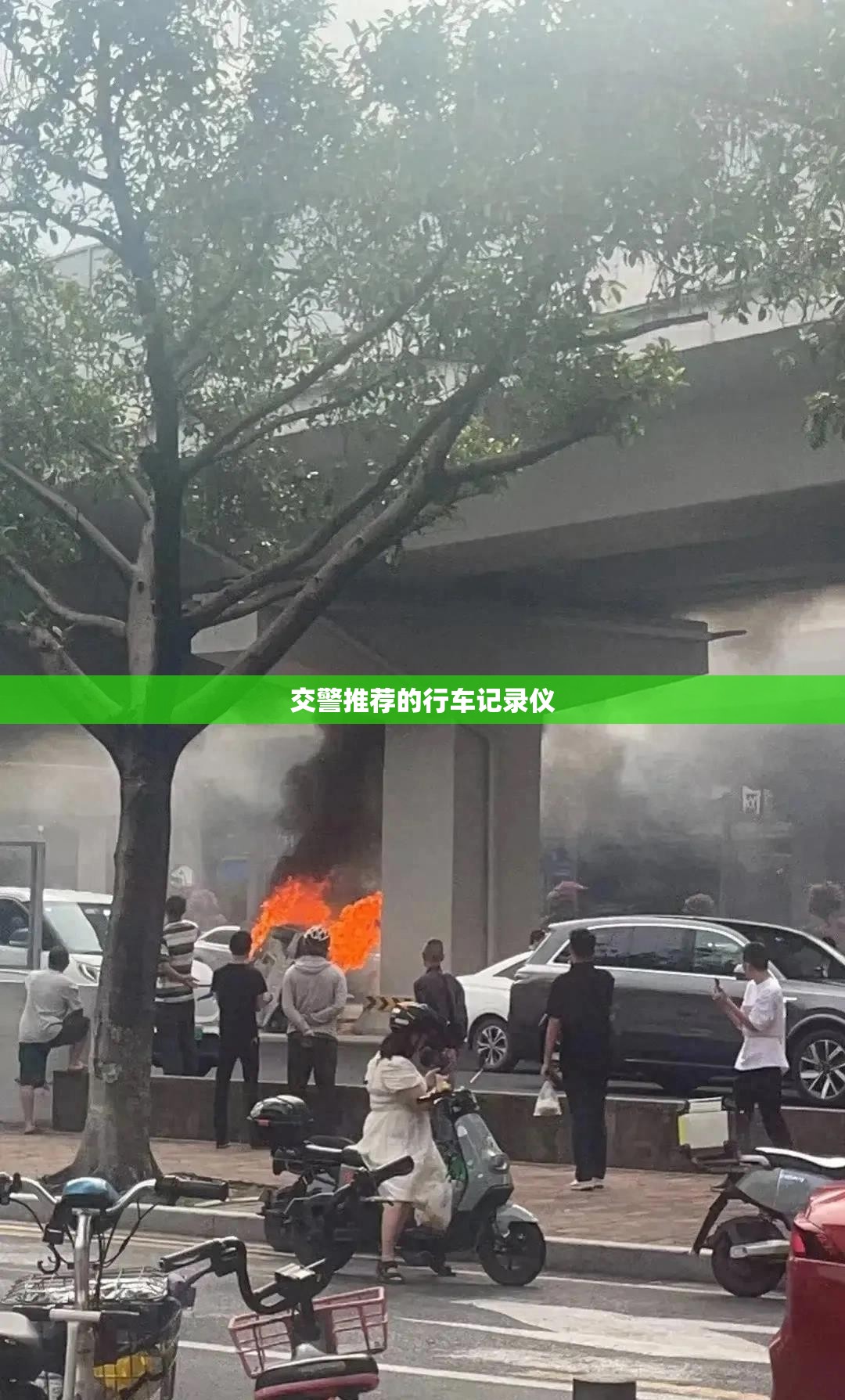 奔驰e200L后备箱开启键如何拆装